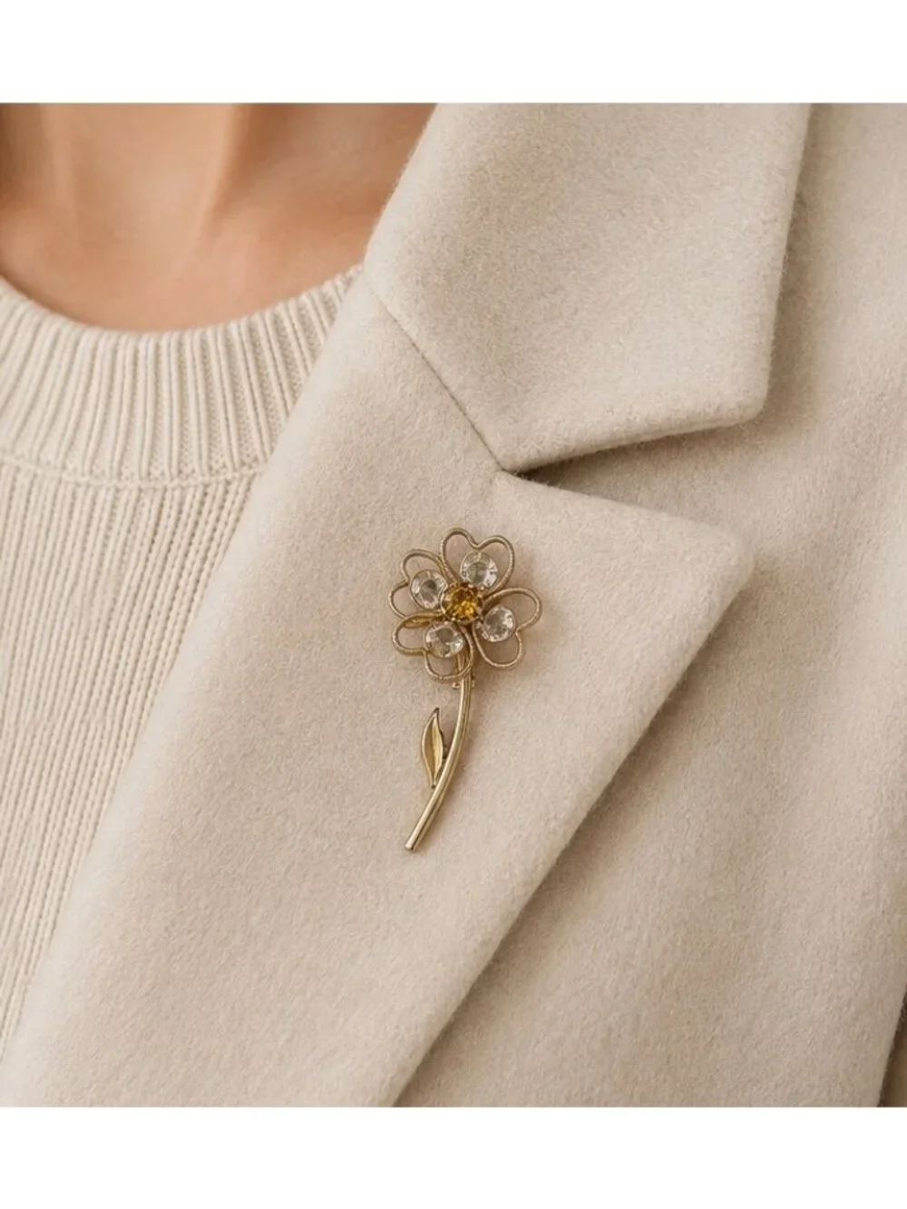 Vintage Rhinestone Flower Brooch Gold Tone Clear Amber Crystal Pin 2